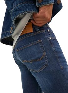 Comment choisir la bonne taille de jeans pour homme pour un ajustement parfait ?缩略图
