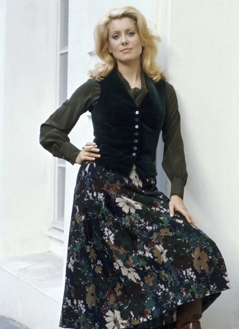70s Dress Style: A Retro Revolution in Fashion