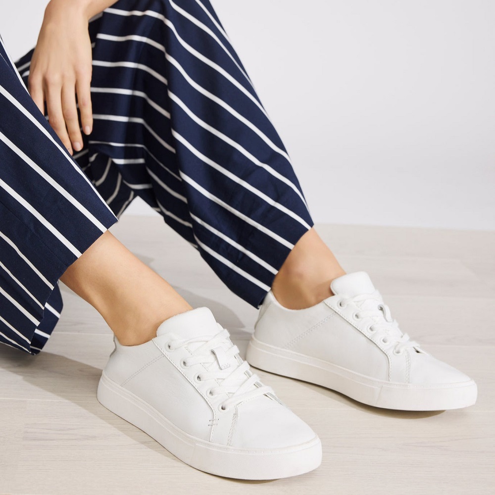 womens white sneaker